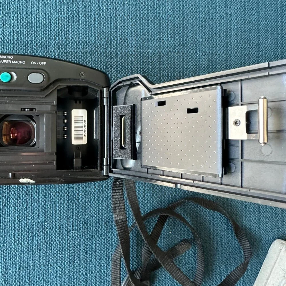 Vintage Samsung Maxima Zoom 105 Film Point and Click Camera 35mm Film